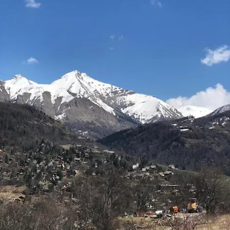 Joli Montagne Au Pied Des Pistes *