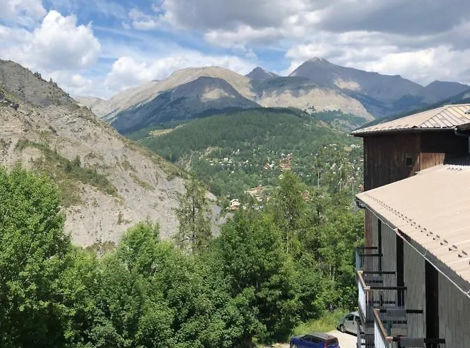 Joli Montagne Au Pied Des Pistes Allos